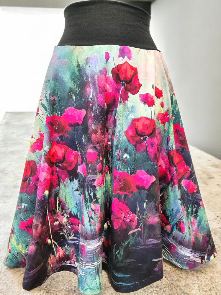 půlkolová sukně HEIDY akvarelové květy na modelce